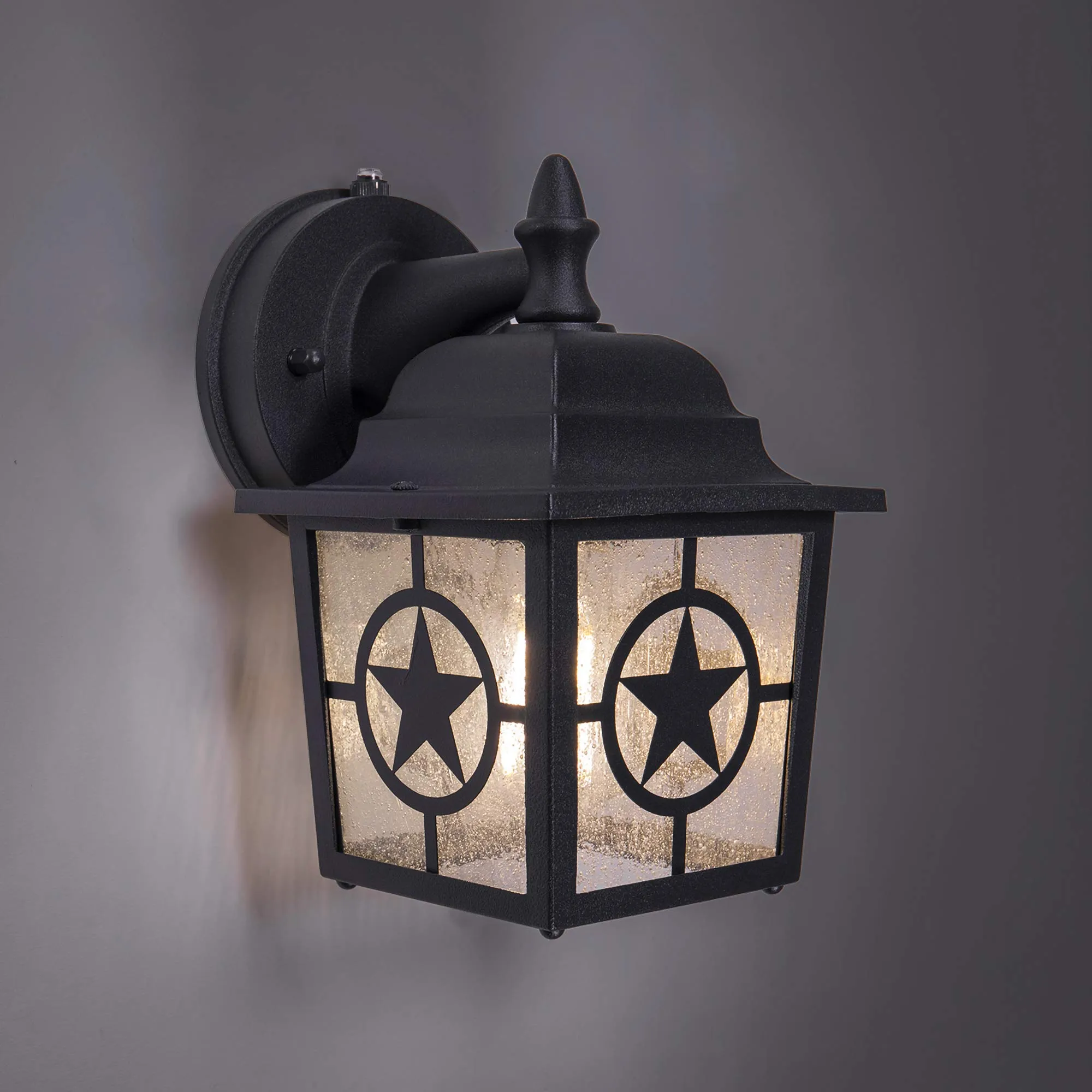 Country Star Outdoor Dusk to Dawn Farmhouse Porch Light, Seedy Glass, Black and Rust Finish